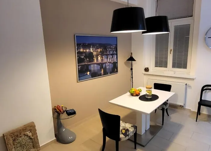 Premium - Free Massages From Physiotherapists Apartment Prag